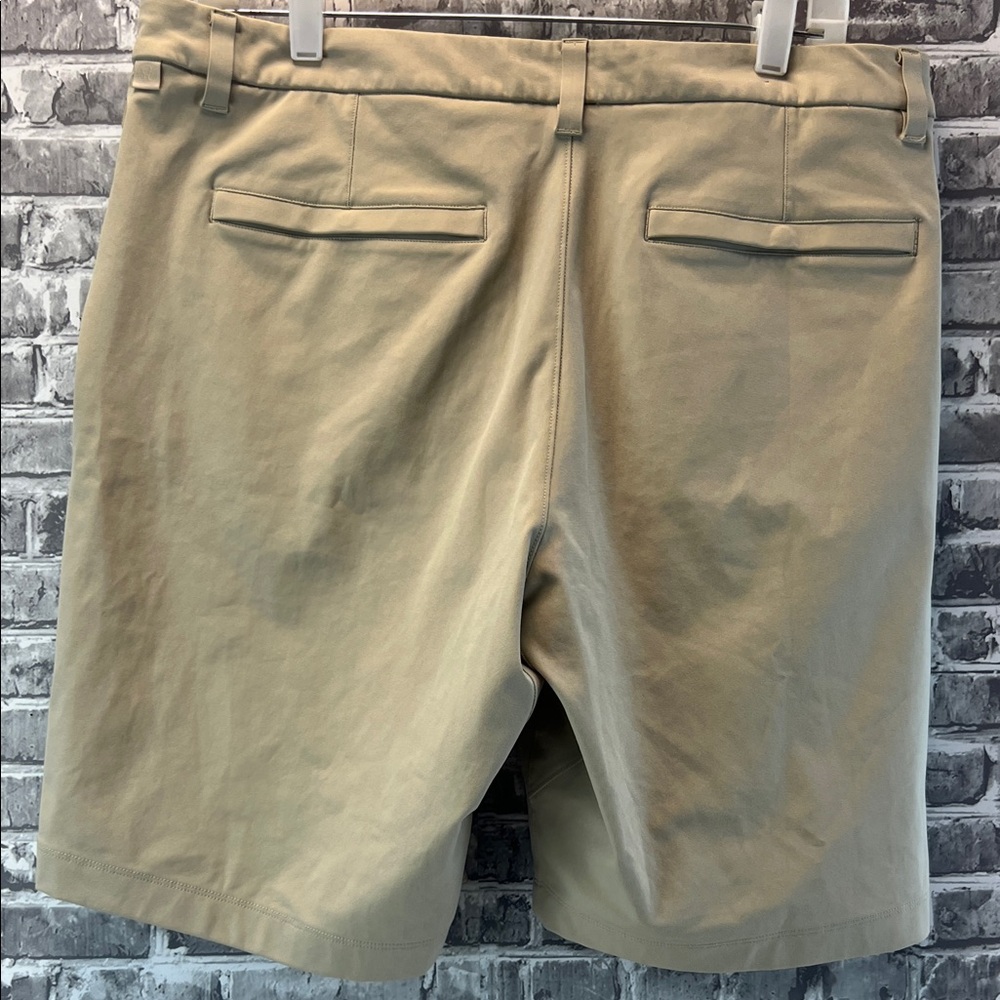 Men's Lululemon Beige shorts - Picture 6 of 12
